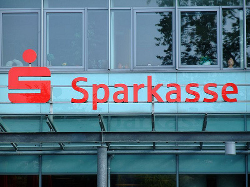 El Santander lleva a juicio a las Sparkassen por el color del logo