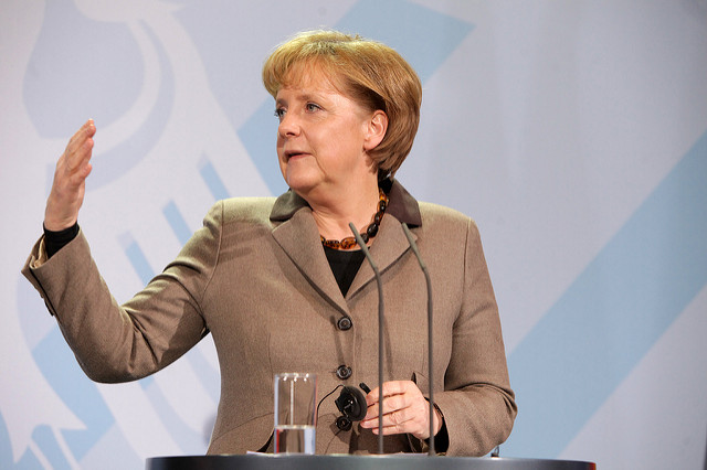 Merkel registra su peor resultado en Berlín mientras xenófobos suben