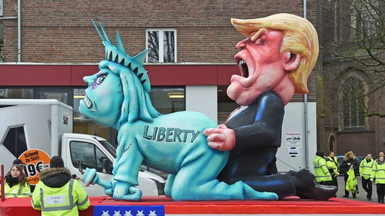 Carnaval alemán ironiza sobre Trump y el cambio climático