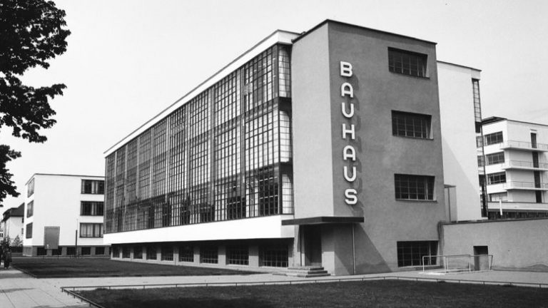 Muestra sobre influencia Bauhaus en diseño de productos en RDA