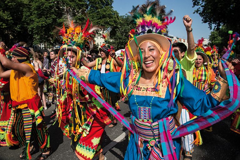 Cientos de miles festejan el Carnaval de las Culturas en Berlín
