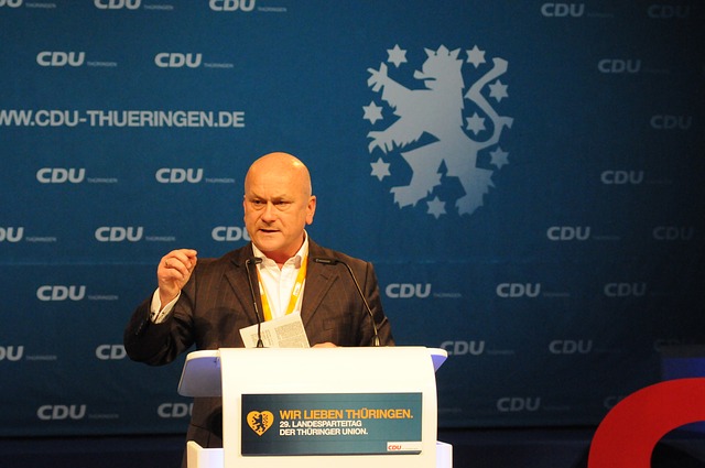 Gobernantes CDU y SPD crecen en intención de voto en Alemania