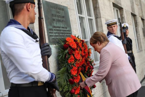 Alemania conmemora 75 aniversario de atentado contra Hitler