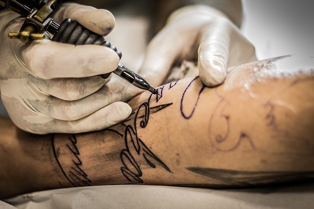 En Alemania regresan los tatuajes tras pausa obligada por coronavirus