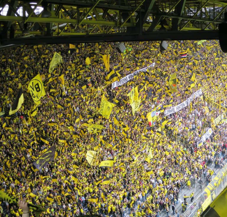 Borussia Dortmund recauda casi 80.000 euros en un día para ayudar a los bares y restaurantes de la ciudad