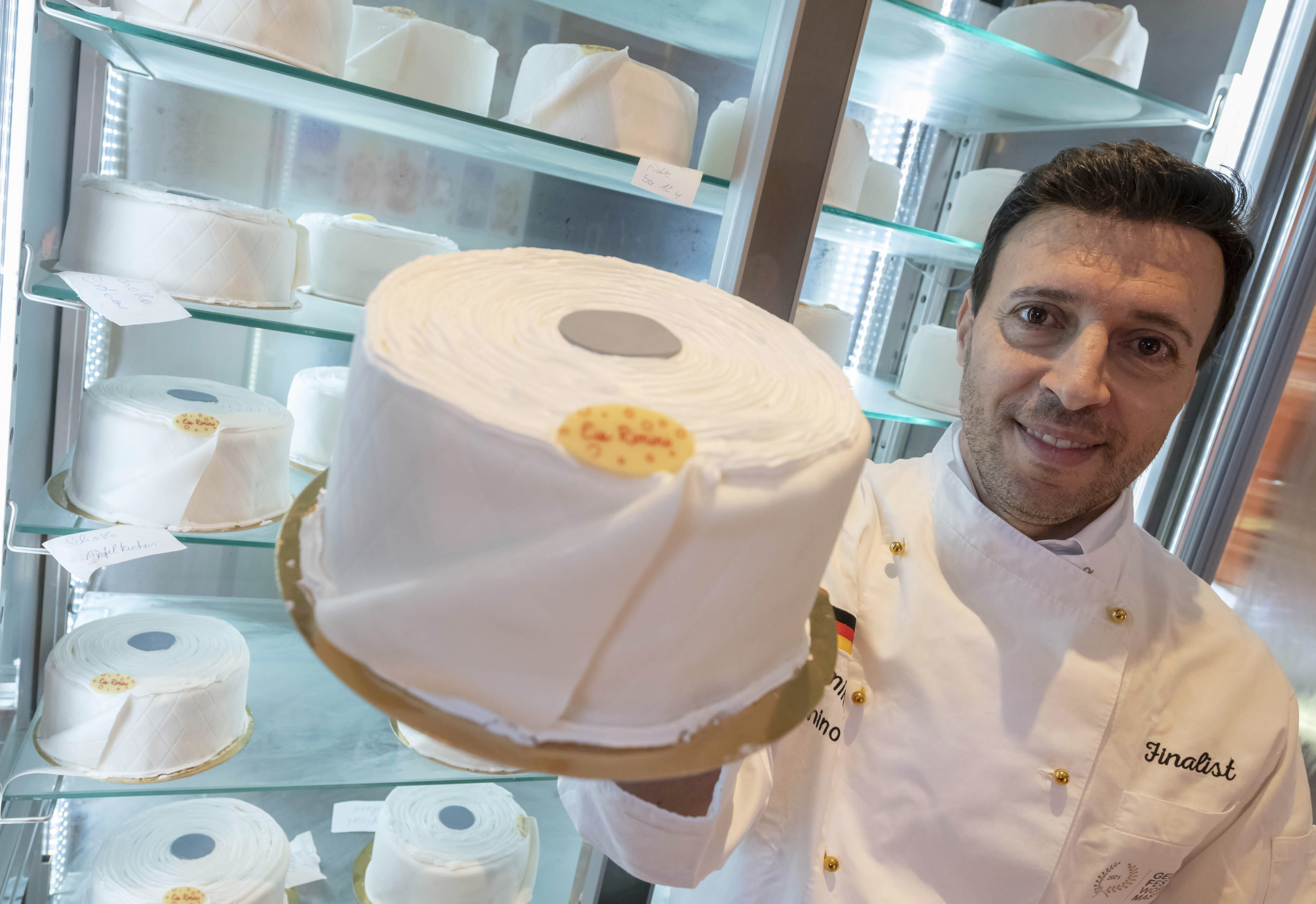 Torta helada de papel higiénico salva negocio de repostero en Alemania