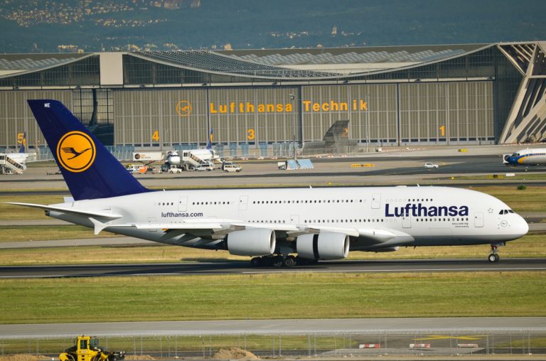 Alemana Lufthansa solicita jornada reducida para 87.000 empleados