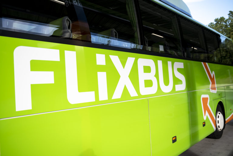 Alemana Flixbus reúne 650 millones euros para financiar expansión