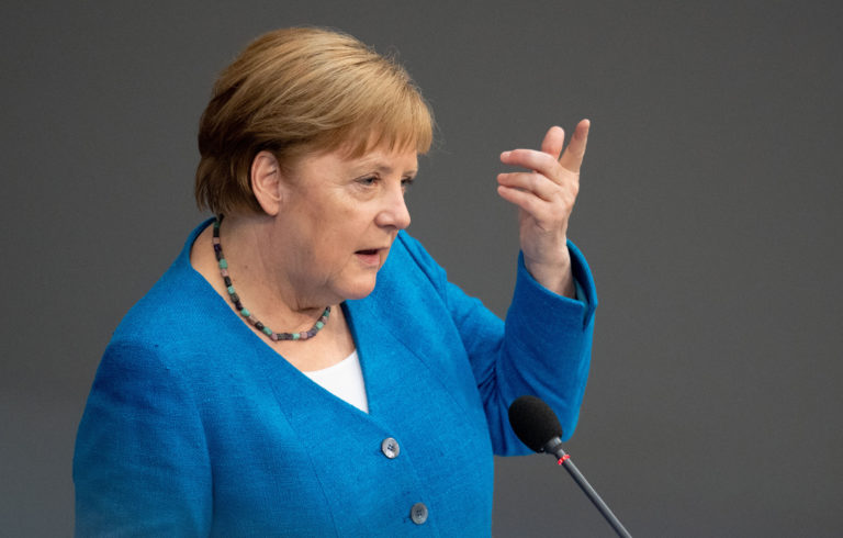 Merkel pide cautela en su última comparecencia en el Parlamento