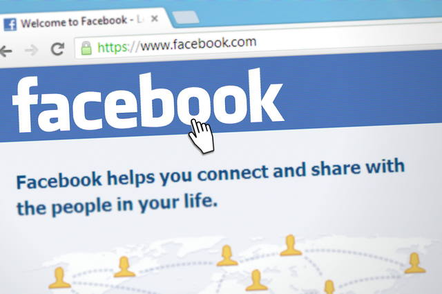 Facebook sanciona a grupos que infrinjan reglas en Alemania