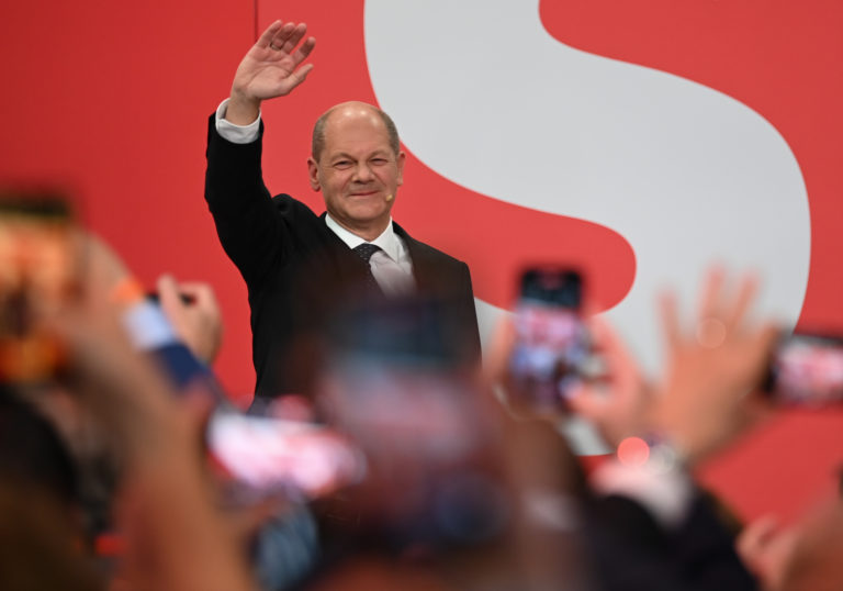 Conservadores y socialdemócratas empatan en elecciones alemanas