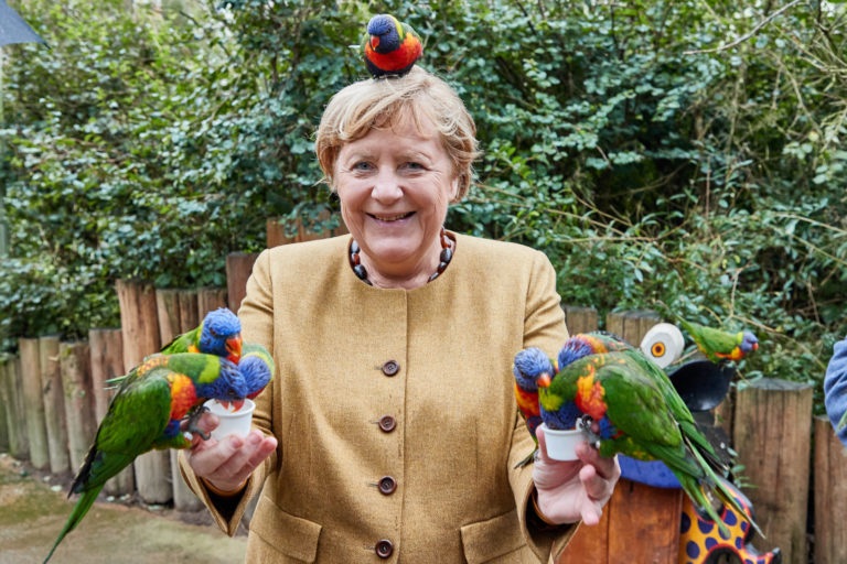 Merkel, de visita sorpresa: «Quería decir ‘Arrivederci’ otra vez»