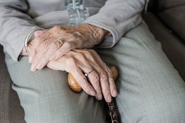 Anciana de 96 años enfrenta juicio como cómplice de crímenes nazis