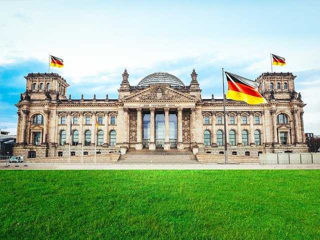 Los partidos alemanes de la «coalición semáforo» presentan el acuerdo