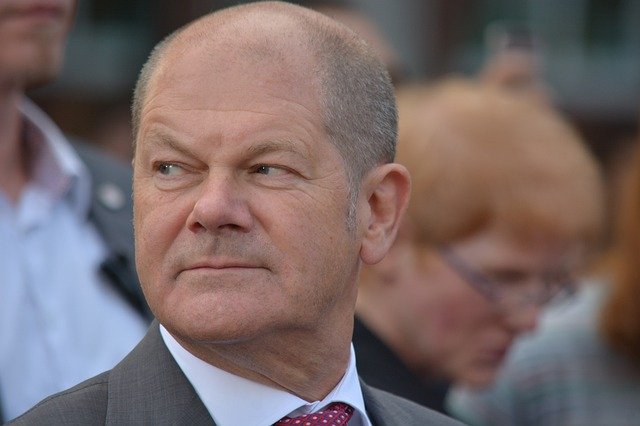 El político del SPD Olaf Scholz nombrado canciller
