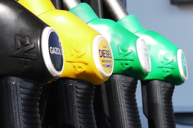 Ideas para el alivio del precio del combustible: ¿Subsidio de movilidad en lugar de descuento en combustible?