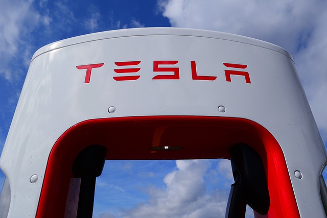 Tesla inaugura primera fábrica en Alemania entre halagos políticos