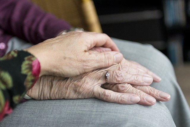 La atención en hogares de ancianos se está volviendo más costosa, también con un nuevo amortiguador de costos