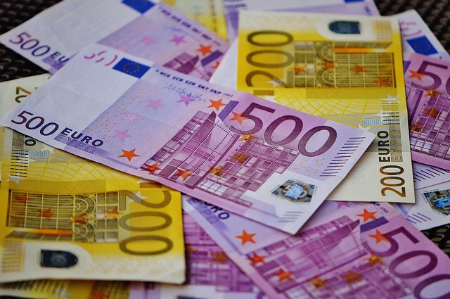 El valor del euro cae hasta alcanzar la paridad con el dólar