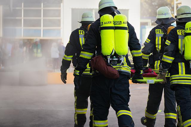 800 bomberos combaten otro incendio en el Parque Nacional alemán de la Suiza Sajona