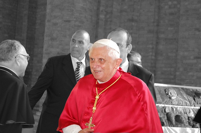 Abierta al público tumba de Benedicto XVI en Vaticano